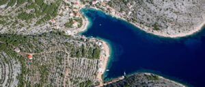 widok z lotu ptaka na Wyspę Zirje w Chorwacji