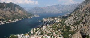 Widok na całą Zatokę Kotor w Czarnogórze