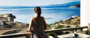 Widok z restauracji Deli na Wyspie Schoinousa w Grecji odwiedzonej podczas rejsu na życzenie organizowanego prze firmę "Słoń na horyzoncie"